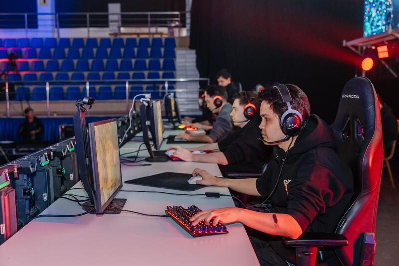 В Атырау впервые проходит международный киберспортивный турнир