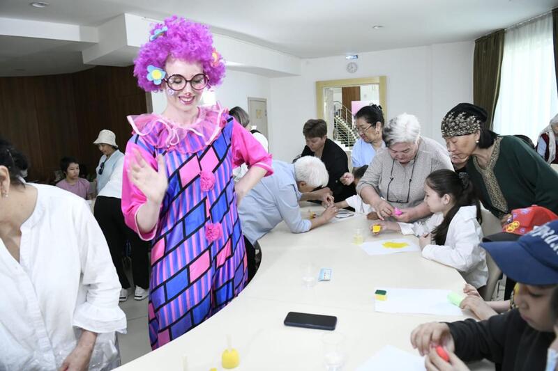 «Ана – гүл, ана – өмір шырағы»: праздник ко Дню матери организовали в столичном Доме дружбы