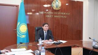 Министр юстиции Азамат Ескараев выступил с докладом перед членами Общественного совета
