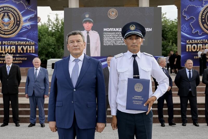 Полицейским Северо-Казахстанской области вручили ключи от 100 новых служебных автомобилей
