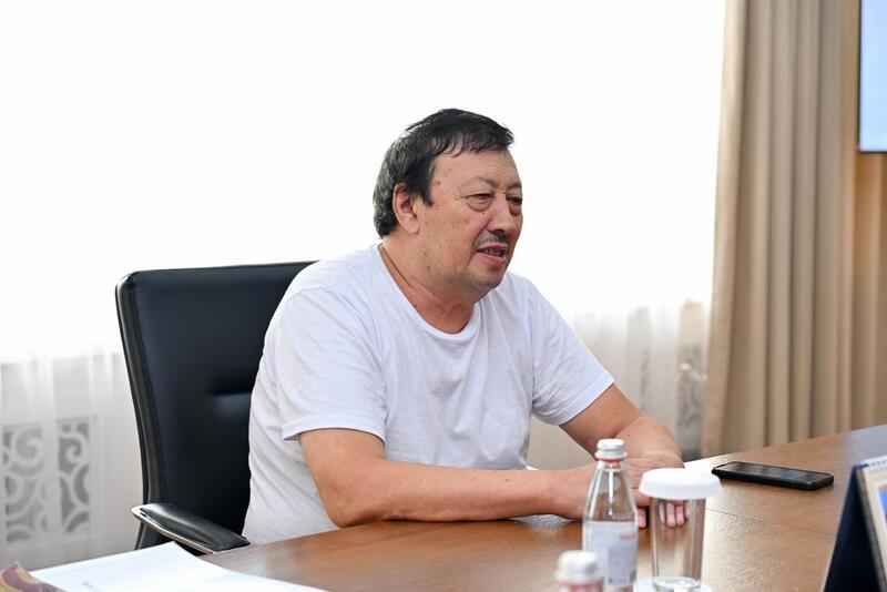 Аким области встретился со скульптором Казытаем Нарысовым