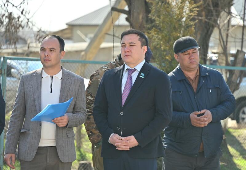 В ТУРКЕСТАНСКОЙ ОБЛАСТИ ОТКРЫЛИ МЕМОРИАЛЬНУЮ ДОСКУ В ПАМЯТЬ О ПОГИБШЕМ ФЕЛЬДШЕРЕ УЛДАНЕ МЫРЗУАН