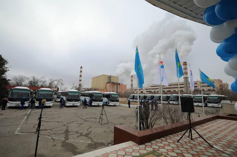 В Актау предприятию MAЭK вручили 20 автобусов