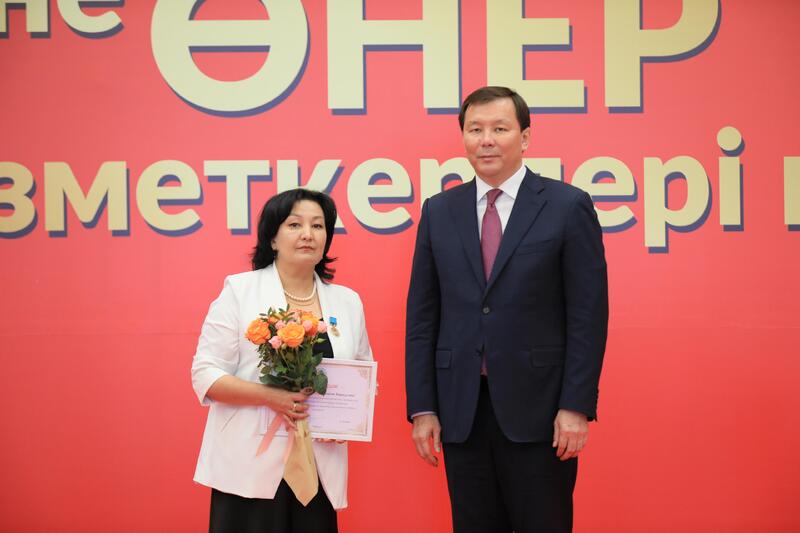 Аким области поздравил работников культуры с профессиональным праздником