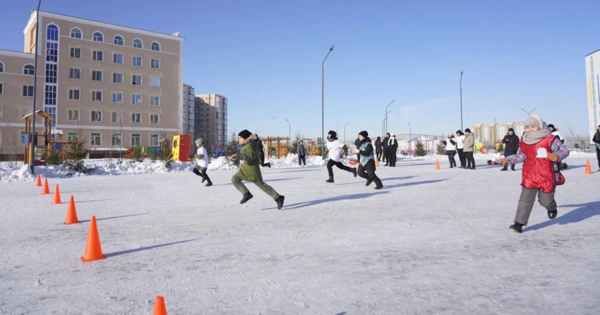 «Зимние веселые старты»: в Астане прошла семейная эстафета «Папа, мама и я»