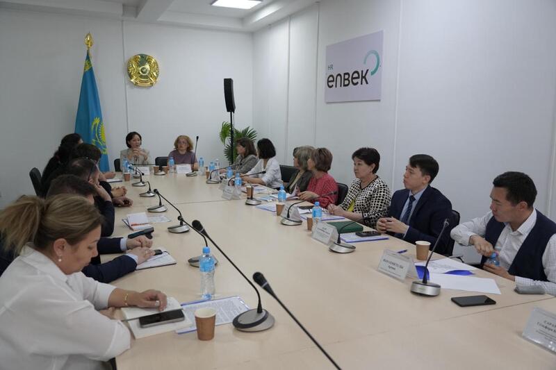 Вопросы вакцинации детей обсудили медики, общественники и родители в столице