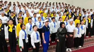 В Астане 700 студентов исполнили гимн рабочих профессий