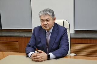 Аким Восточно-Казахстанской области Ермек Кошербаев встретился с депутатом Сената Парламента РК Шакаримом Буктугутовым.