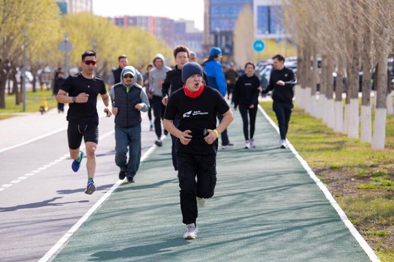 «Таза Қазақстан»: около 1200 человек приняли участие в акции по уборке территории на открытии бегового сезона в Астане