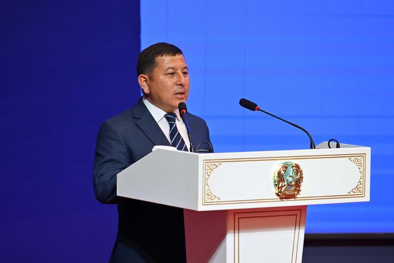 Аким области Абай Берик Уали выступил с докладом на августовской конференции педагогов