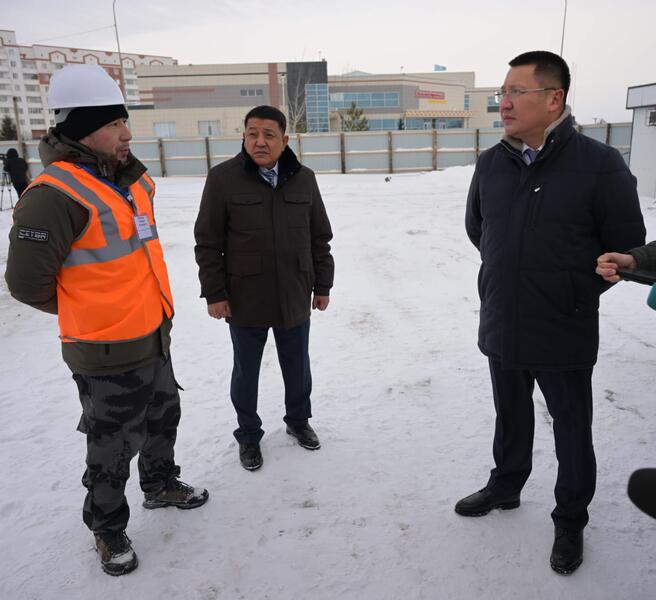 Аким Павлодарской области проверил реализацию инфраструктурных проектов в Аксу
