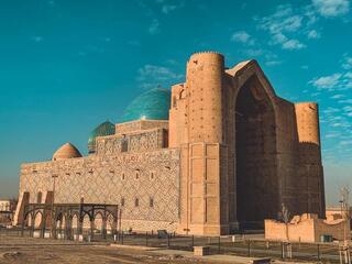 В ТУРКЕСТАНЕ ПРОШЕЛ МЕЖДУНАРОДНЫЙ НАУЧНО-ПРАКТИЧЕСКИЙ СЕМИНАР, ПОСВЯЩЕННЫЙ ИСТОРИИ РЕСТАВРАЦИИ МАВЗОЛЕЯ