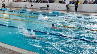 Легенда плавания поддержал юных спортсменов в Караганде  