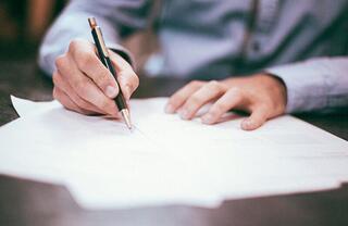 Высший Судебный Совет принимает отзывы общественности в отношении претендентов, подавших заявления о зачислении в кадровый резерв на вышестоящие и руководящие судейские должности, а также на должности председателей районных судов