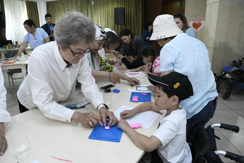 «Ана – гүл, ана – өмір шырағы»: праздник ко Дню матери организовали в столичном Доме дружбы