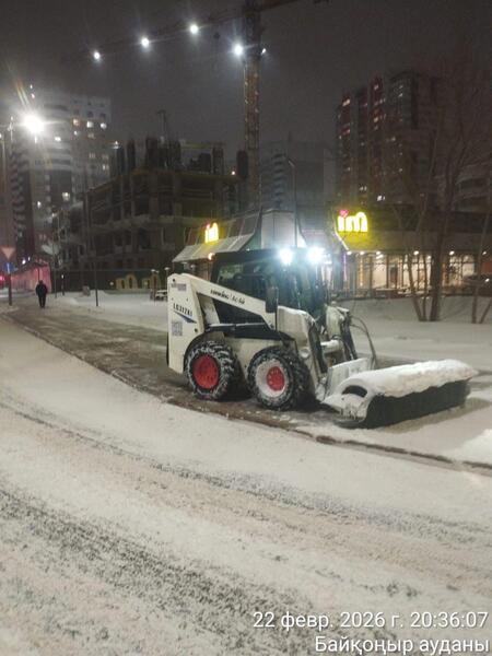 Более 1 600 единиц спецтехники задействовано в снегоуборочных работах в Астане