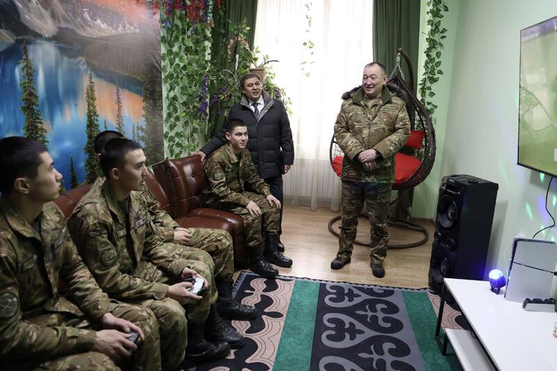 Министр обороны презентовал депутатам Парламента проект Sarbaz+ в Алматы