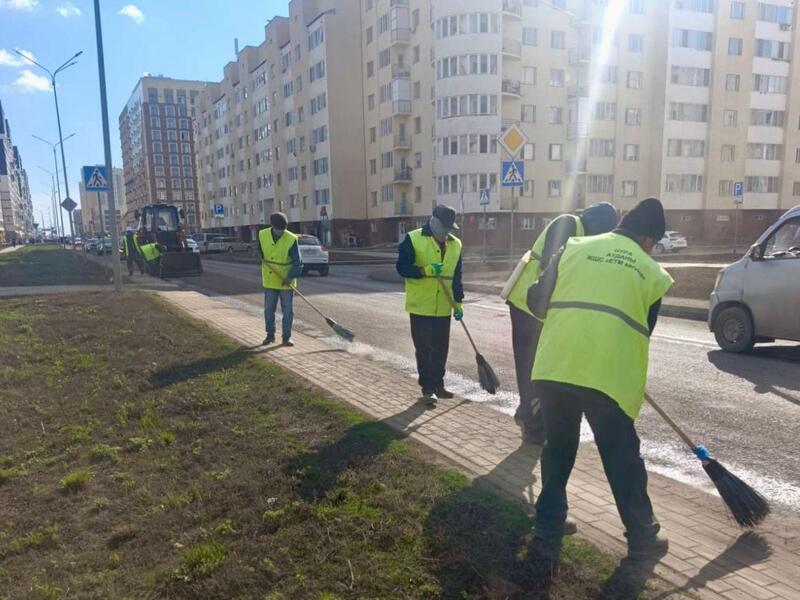 В Астане продолжается масштабная уборка после зимы