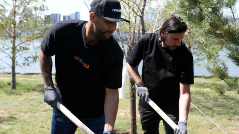 В Астане высадили деревья звёзды мирового футбола