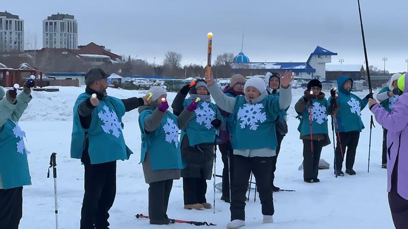 «Снежинка»: в Астане для пенсионеров провели открытый урок по скандинавской ходьбе