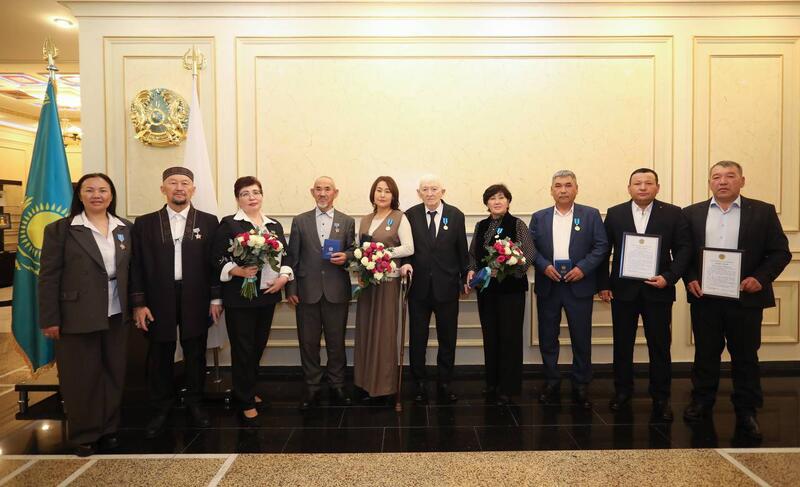 Нурдаулет Килыбай вручил государственные награды людям труда