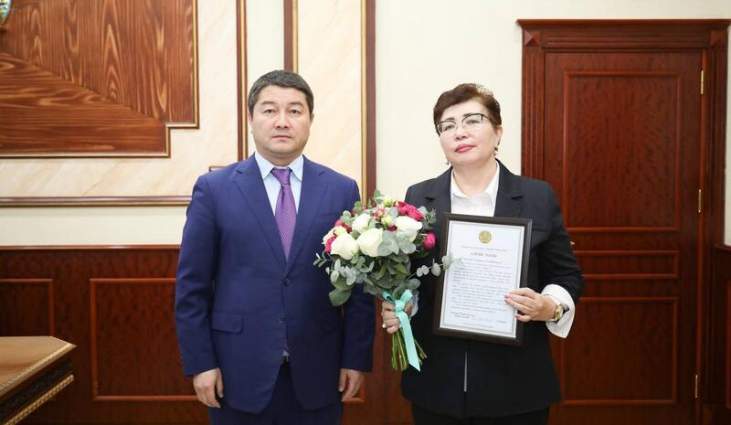 Нурдаулет Килыбай вручил государственные награды людям труда
