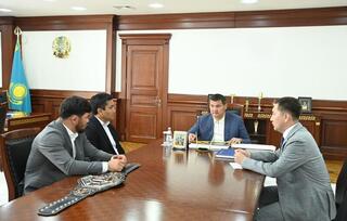 Аким области встретился с двукратным чемпионом турнира Nomad Wrestling