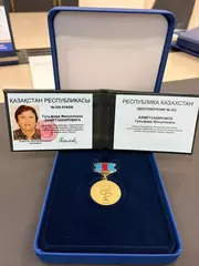 Аким ВКО поздравил Гульфиру Ахметзакирову с присвоением звания «Заслуженный врач Казахстана»