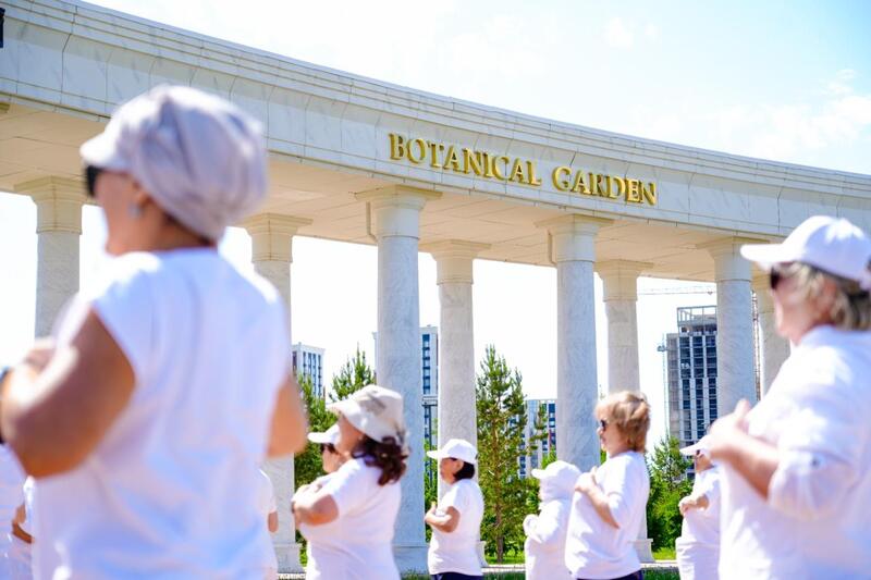В Астане для пенсионеров организовали особую утреннюю тренировку