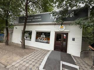 В Алматы снесли очередной незаконный коммерческий обьект