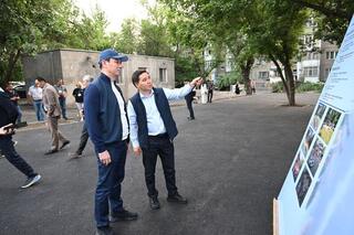 Аким Алматы Дархан Сатыбалды проверил ход благоустройства и строительства объектов в Ауэзовском районе
