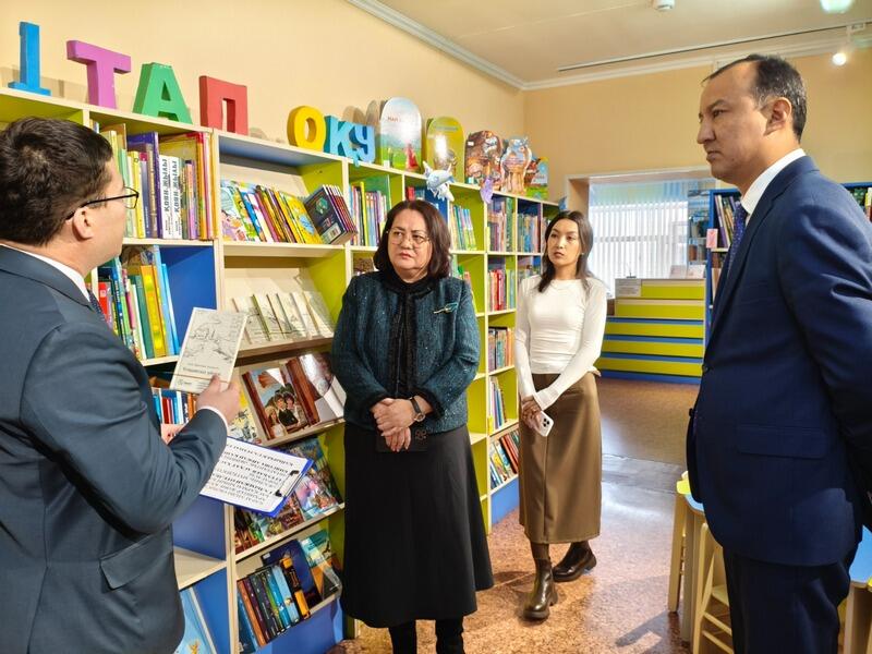 Доступное право: в Карагандинской области напечатали проект новой Конституции шрифтом Брайля