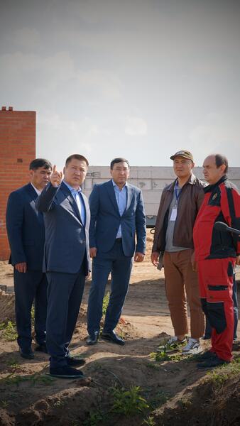 Глава региона Асаин Байханов с рабочим визитом побывал в Щербактинском районе и встретился с местными аксакалами