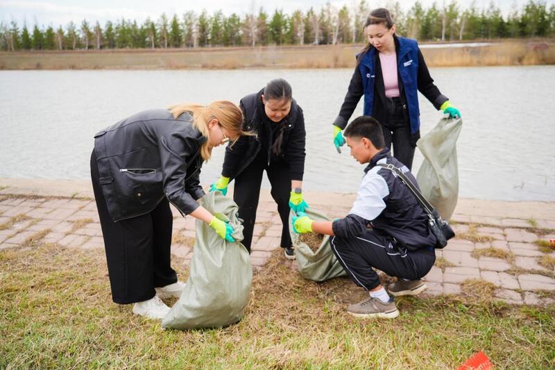 Астанчане поддержали экоинициативу: набережную Есиля очистили от мусора
