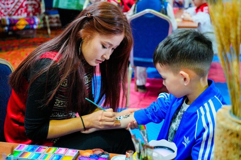 В Астане для детей развернули творческую зону на Наурыз