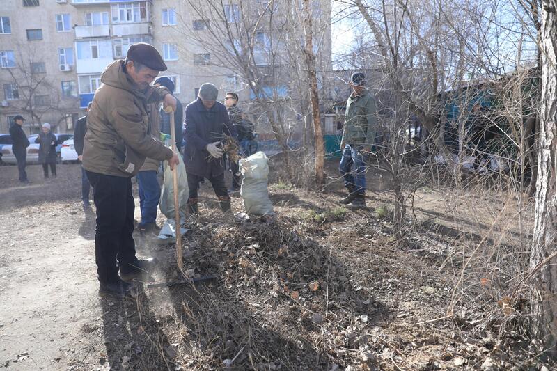 Субботник в Актобе: аким области ознакомился с ходом работ по благоустройству