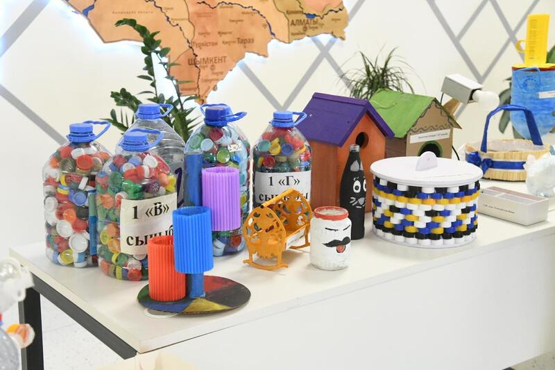 Столичные школьники представили свои эко-идеи на выставке в Астане