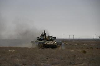 В Актауском гарнизоне более шестисот морских пехотинцев прошли обкатку танком