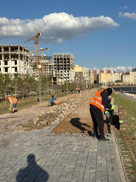 В Астане продолжается масштабная уборка после зимы