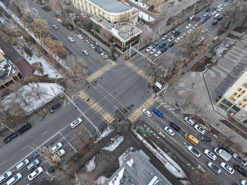 В Алматы меняют работу некоторых светофоров на загруженных перекрестках