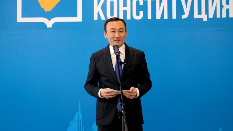 Масштабную акцию в поддержку новой Конституции накануне 8 марта провели в Астане