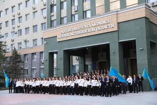 В Актобе 10 тысяч человек одновременно исполнили Государственный гимн