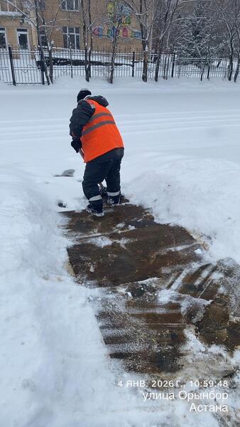 Более 3000 дорожных рабочих и свыше 1600 единиц спецтехники задействованы в снегоуборочных работах в Астане