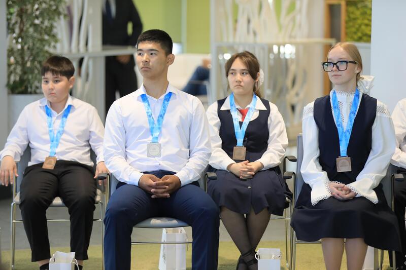 Аким области встретился с представителями «золотого фонда молодежи»