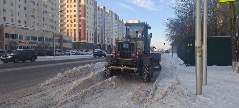 Около двух тысяч единиц спецтехники заняты в уборке снега в Астане