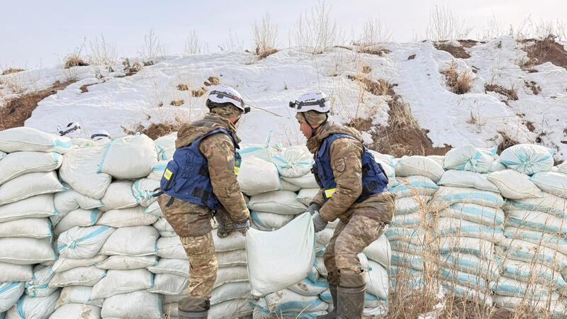 Воинские части МЧС на защите территорий от паводков