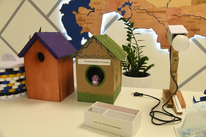 Столичные школьники представили свои эко-идеи на выставке в Астане