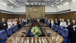 Рабочий день в ВАП начался с исполнения Государственного Гимна ко Дню государственных символов