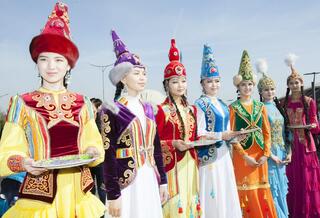 18 март – «Ұлттық киім күні» (День национальной одежды)