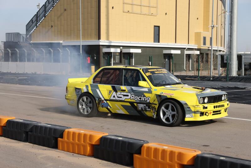 Весна, драйв и дрифт-шоу: В Конаеве победители соревнований приняли участие в голосовании